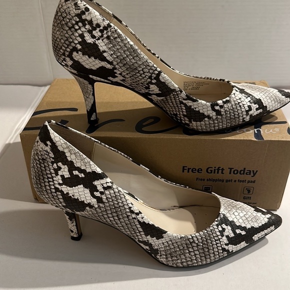 Alfani Step and Flex heels pre owned - Picture 5 of 6